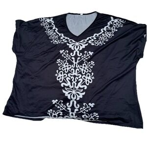 Women's 3X short sleeve V-neck t shirt‎ with thick white floral design
